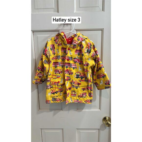 Hatley firetruck print rain jacket size 3 - Picture 1 of 1
